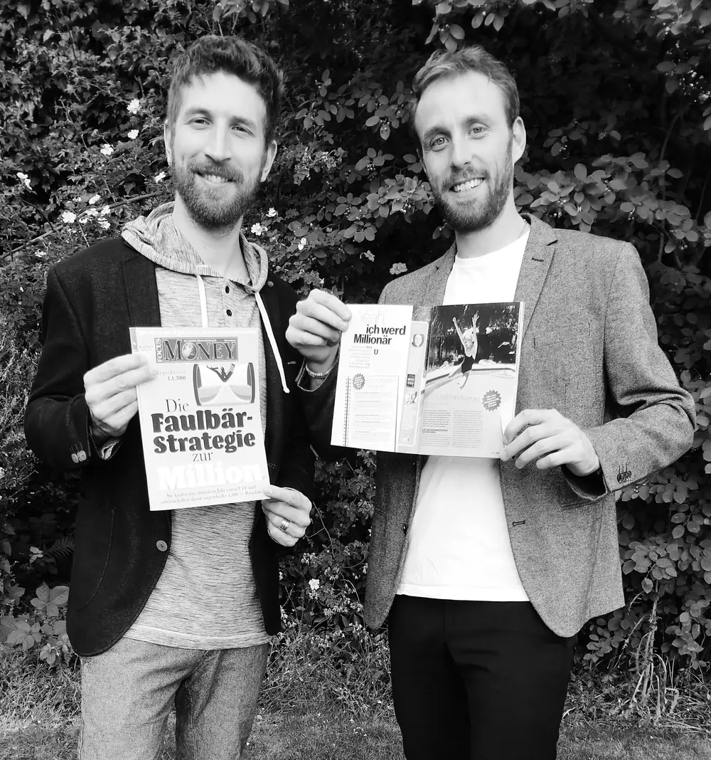 Jens Helbig und Christopher Klein mit der Focus-Money-Titelgeschichte und der Zeitschrift Jolie