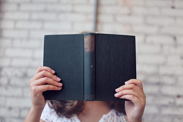 Wie schreibe ich einen guten Klappentext für mein Buch?